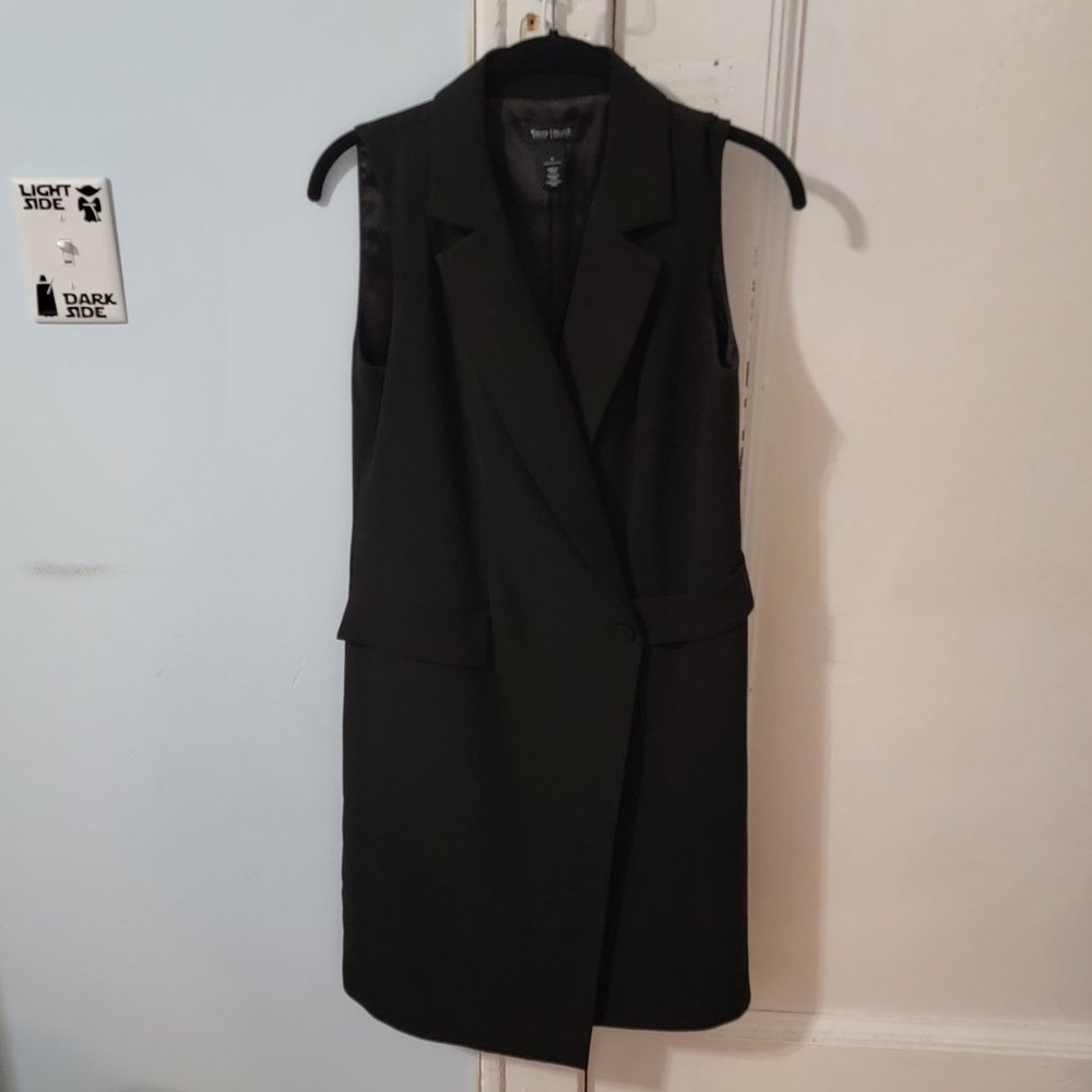 White House Black Market Sleeveless Cocktail Dress Size: 4